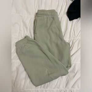 Light green aritzia mega sweatpants size xs